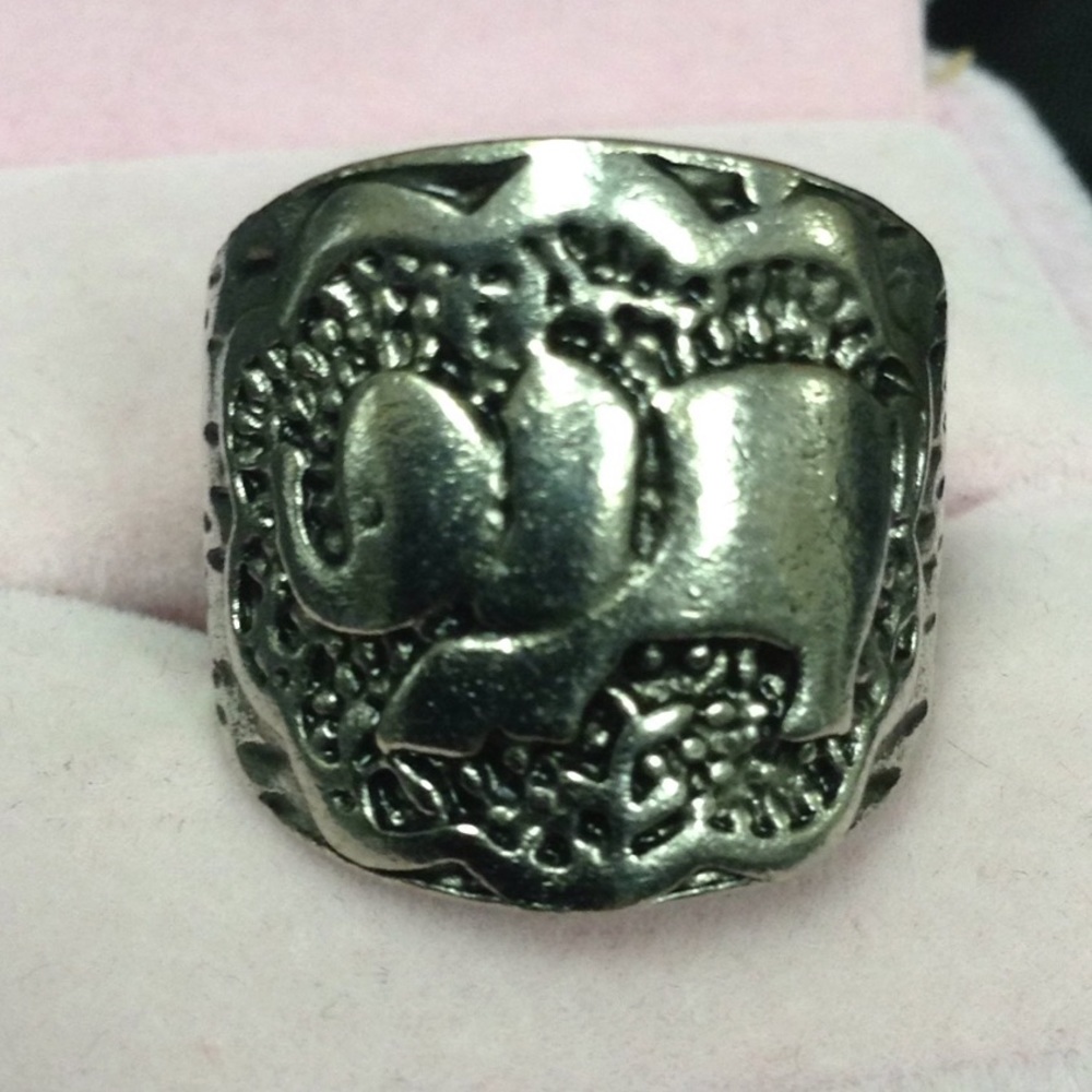 Silver thick band elephant ring Sz8.5